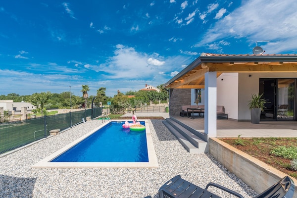 Foto van Villa in Novigrad met Privézwembad en Strand - Vakantiehuis in Novigrad - PoolOfHouse