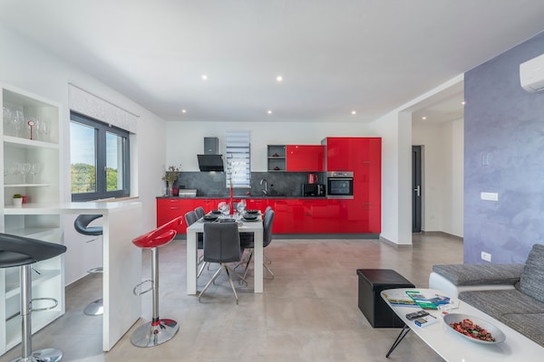 Foto van Villa in Novigrad met Privézwembad en Strand - Vakantiehuis in Novigrad - LivingRoom