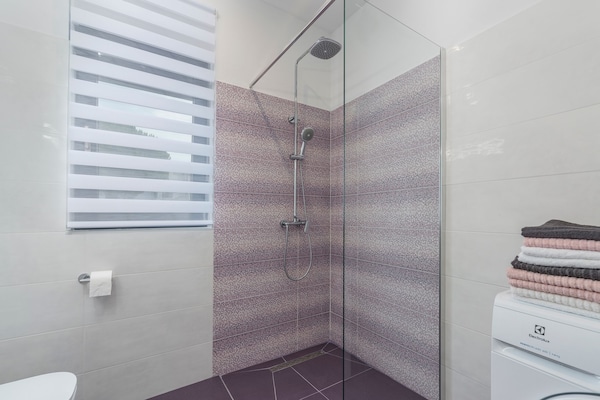 Foto van Villa in Novigrad met Privézwembad en Strand - Vakantiehuis in Novigrad - BathRoom