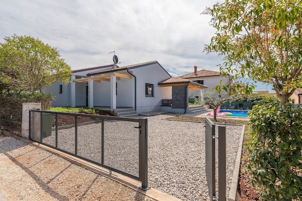 Foto van Villa in Novigrad met Privézwembad en Strand - Vakantiehuis in Novigrad - Facilities