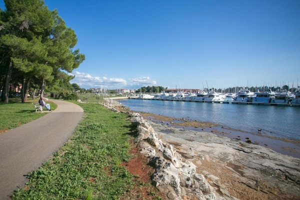 Foto van Villa in Novigrad met Privézwembad en Strand - Vakantiehuis in Novigrad - AreaSummer20KM