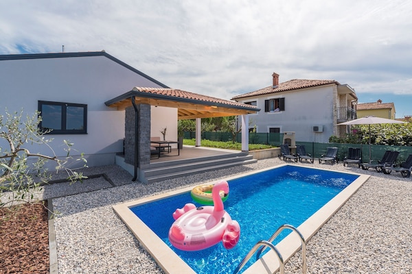 Foto van Villa in Novigrad met Privézwembad en Strand - Vakantiehuis in Novigrad - PoolOfHouse