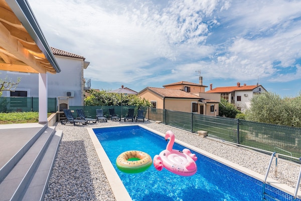 Foto van Villa in Novigrad met Privézwembad en Strand - Vakantiehuis in Novigrad - PoolOfHouse