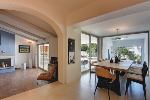 Foto van Villa in Stinjan met Zwembad en Zeezicht - Vakantiehuis in Stinjan - DiningRoom