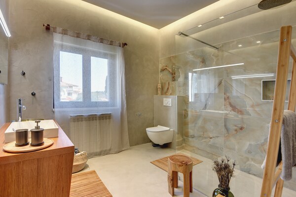 Foto van Villa in Stinjan met Zwembad en Zeezicht - Vakantiehuis in Stinjan - BathRoom