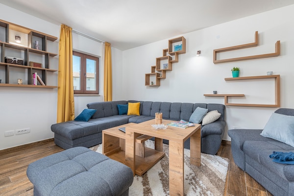 Foto van Villa in Brtonigla met Privézwembad - Vakantiehuis in Brtonigla - LivingRoom