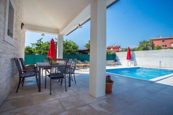 Foto van Villa in Brtonigla met Privézwembad - Vakantiehuis in Brtonigla - TerraceBalcony