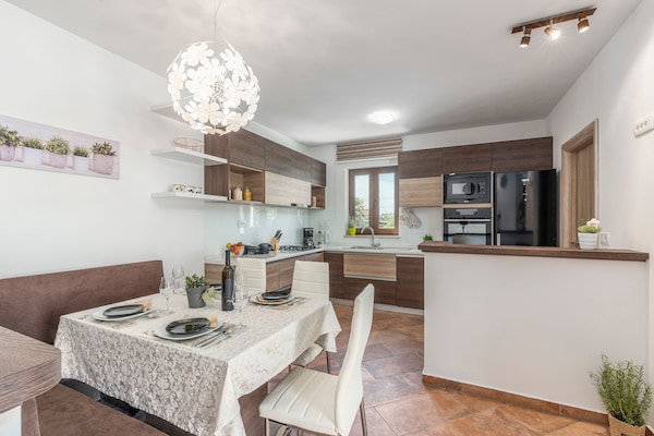 Foto van Villa in Brtonigla met Privézwembad - Vakantiehuis in Brtonigla - DiningRoom