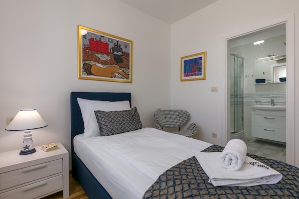 Foto van Villa op Brac Eiland bij Strand & Zwembad - Vakantiehuis in Milna - BedRoom
