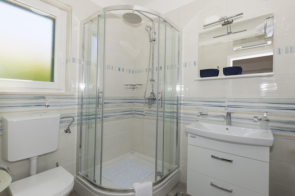 Foto van Villa op Brac Eiland bij Strand & Zwembad - Vakantiehuis in Milna - BathRoom