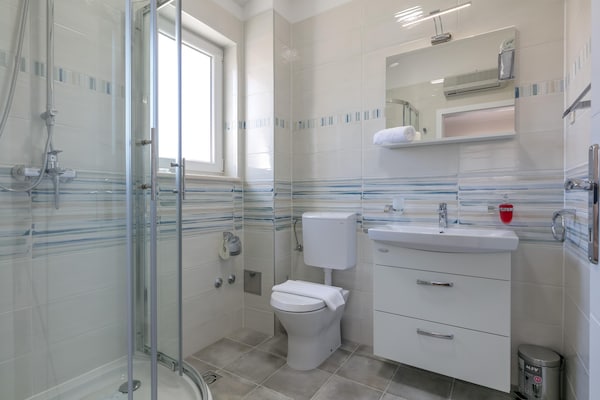 Foto van Villa op Brac Eiland bij Strand & Zwembad - Vakantiehuis in Milna - BathRoom