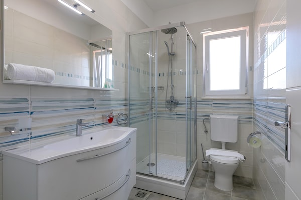Foto van Villa op Brac Eiland bij Strand & Zwembad - Vakantiehuis in Milna - BathRoom