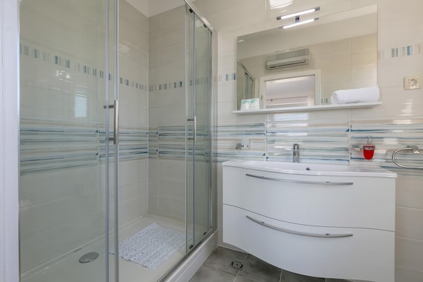 Foto van Villa op Brac Eiland bij Strand & Zwembad - Vakantiehuis in Milna - BathRoom