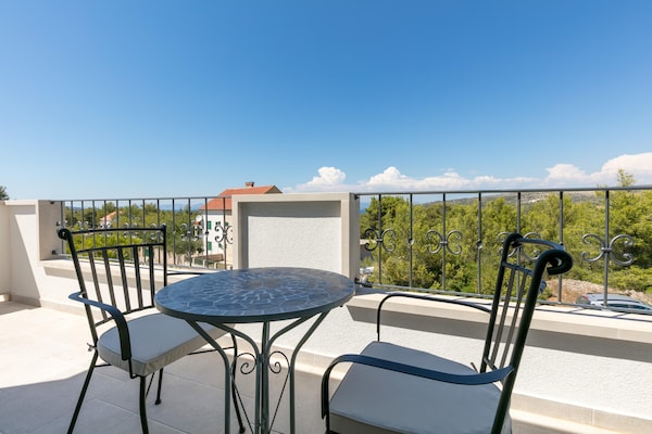 Foto van Villa op Brac Eiland bij Strand & Zwembad - Vakantiehuis in Milna - TerraceBalcony