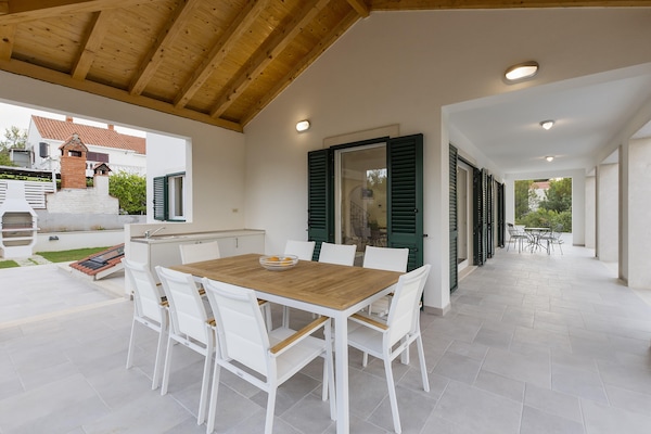 Foto van Villa op Brac Eiland bij Strand & Zwembad - Vakantiehuis in Milna - TerraceBalcony