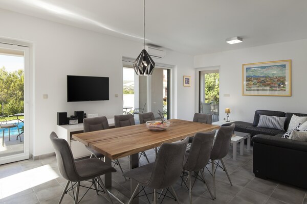 Foto van Villa op Brac Eiland bij Strand & Zwembad - Vakantiehuis in Milna - LivingRoom
