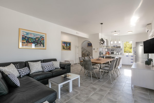 Foto van Villa op Brac Eiland bij Strand & Zwembad - Vakantiehuis in Milna - LivingRoom