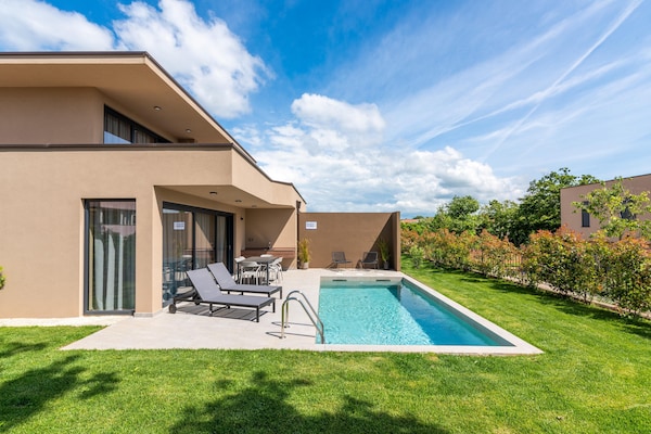 Foto van Appartement bij strand en zwembad - Vakantiehuis in Brtonigla - GardenSummer