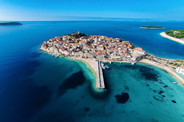 Foto van Grebastica Villa aan het zwembad - Vakantiehuis in Grebastica - AreaSummer5KM