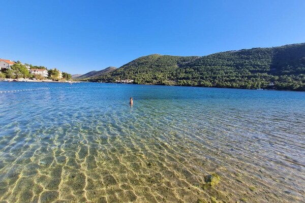 Foto van Grebastica Villa aan het zwembad - Vakantiehuis in Grebastica - AreaSummer20KM