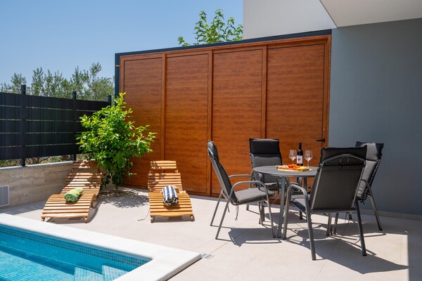 Foto van Vakantie-oase met hydromassagezwembad - Vakantiehuis in Kaštel Sućurac - PoolOfHouse