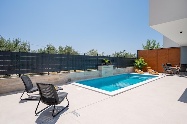 Foto van Vakantie-oase met hydromassagezwembad - Vakantiehuis in Kaštel Sućurac - PoolOfHouse