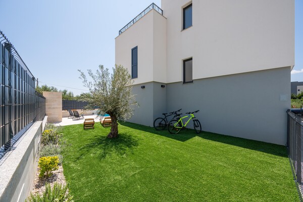 Foto van Vakantie-oase met hydromassagezwembad - Vakantiehuis in Kaštel Sućurac - GardenSummer