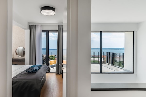 Foto van Luxe villa met zeezicht en verwarmd zwembad - Vakantiehuis in Kaštela - Landing