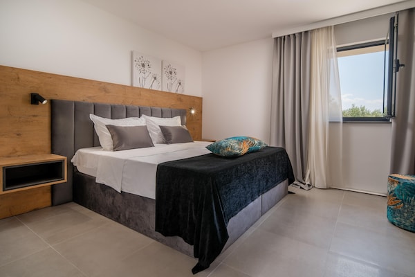 Foto van Luxe villa met zeezicht en verwarmd zwembad - Vakantiehuis in Kaštela - BedRoom
