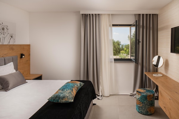 Foto van Luxe villa met zeezicht en verwarmd zwembad - Vakantiehuis in Kaštela - BedRoom