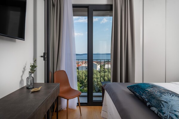 Foto van Luxe villa met zeezicht en verwarmd zwembad - Vakantiehuis in Kaštela - BedRoom