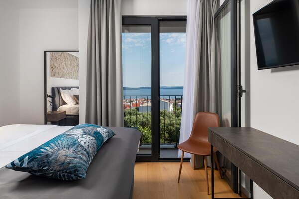 Foto van Luxe villa met zeezicht en verwarmd zwembad - Vakantiehuis in Kaštela - BedRoom