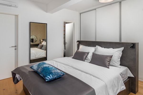 Foto van Luxe villa met zeezicht en verwarmd zwembad - Vakantiehuis in Kaštela - BedRoom