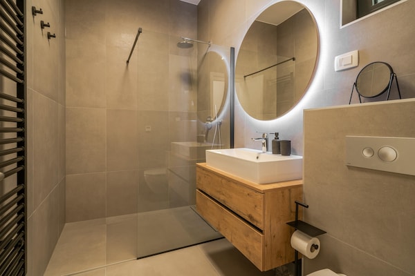 Foto van Luxe villa met zeezicht en verwarmd zwembad - Vakantiehuis in Kaštela - BathRoom