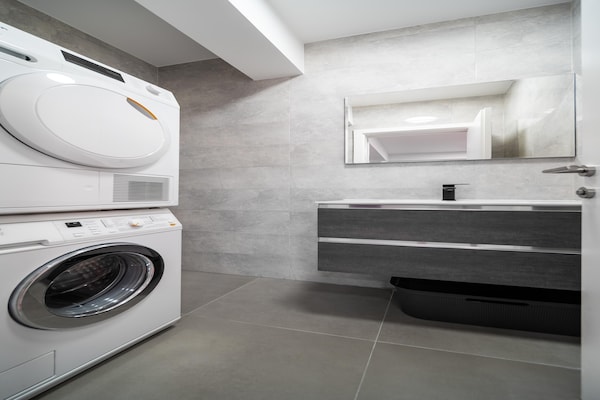 Foto van Luxe villa met zeezicht en verwarmd zwembad - Vakantiehuis in Kaštela - BathRoom