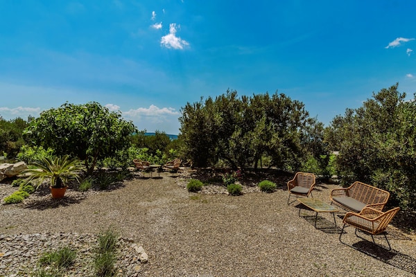 Foto van Luxe villa met zeezicht en verwarmd zwembad - Vakantiehuis in Kaštela - GardenSummer