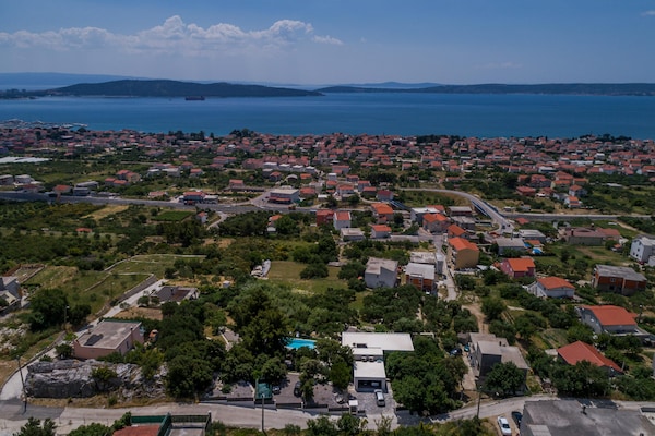 Foto van Luxe villa met zeezicht en verwarmd zwembad - Vakantiehuis in Kaštela - ViewSummer