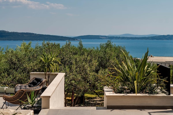 Foto van Luxe villa met zeezicht en verwarmd zwembad - Vakantiehuis in Kaštela - ViewSummer