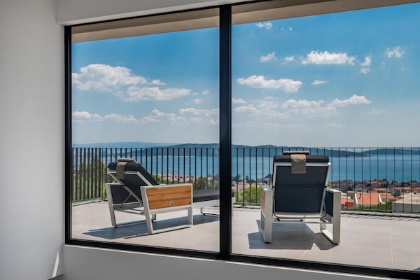 Foto van Luxe villa met zeezicht en verwarmd zwembad - Vakantiehuis in Kaštela - ViewSummer