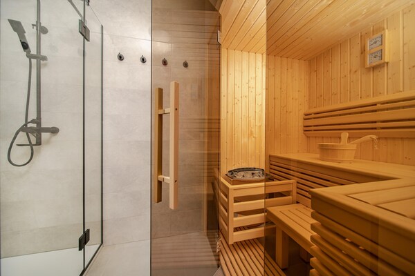 Foto van Luxe villa met zeezicht en verwarmd zwembad - Vakantiehuis in Kaštela - Wellness