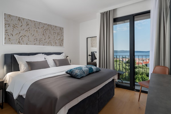 Foto van Luxe villa met zeezicht en verwarmd zwembad - Vakantiehuis in Kaštela - BedRoom