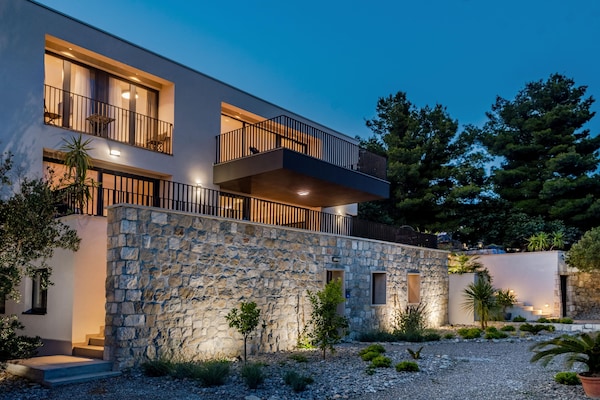 Foto van Luxe villa met zeezicht en verwarmd zwembad - Vakantiehuis in Kaštela - Outdoor