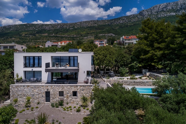 Foto van Luxe villa met zeezicht en verwarmd zwembad - Vakantiehuis in Kaštela - Outdoor