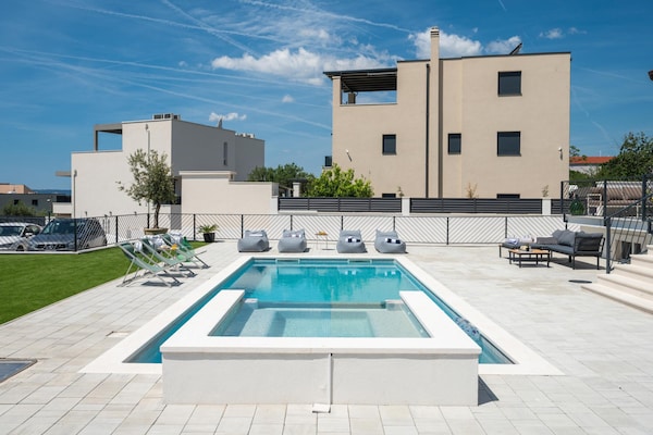 Foto van Villa aan de kust met verwarmd zwembad nabij Split - PoolOfHouse