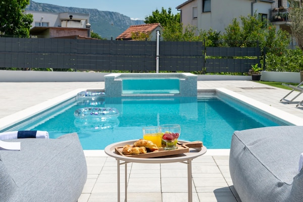 Foto van Villa aan de kust met verwarmd zwembad nabij Split - PoolOfHouse