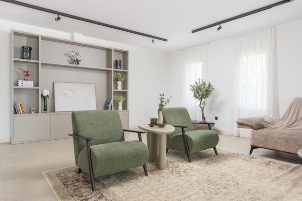 Foto van Villa aan de kust met verwarmd zwembad nabij Split - LivingRoom