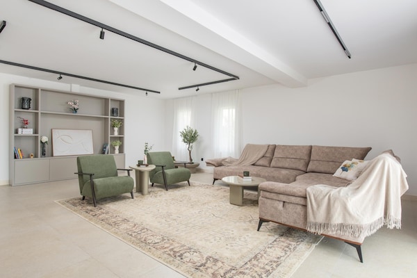Foto van Villa aan de kust met verwarmd zwembad nabij Split - LivingRoom