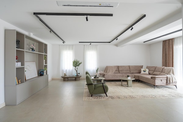 Foto van Villa aan de kust met verwarmd zwembad nabij Split - LivingRoom