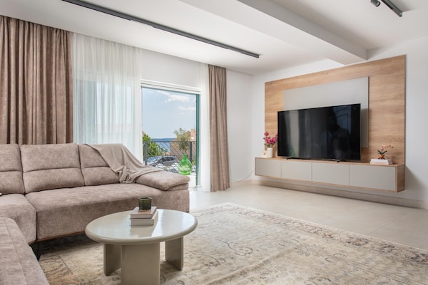 Foto van Villa aan de kust met verwarmd zwembad nabij Split - LivingRoom