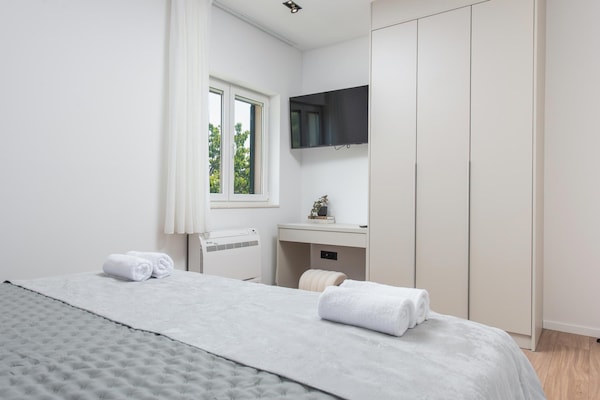 Foto van Villa aan de kust met verwarmd zwembad nabij Split - BedRoom